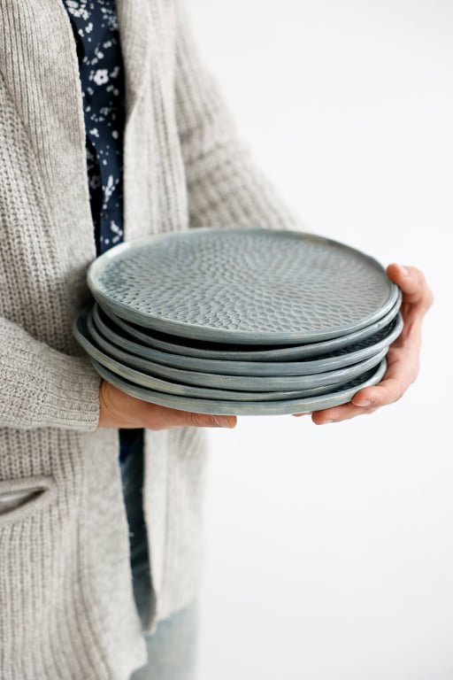 lekste-pilka-plunksna-keramikine