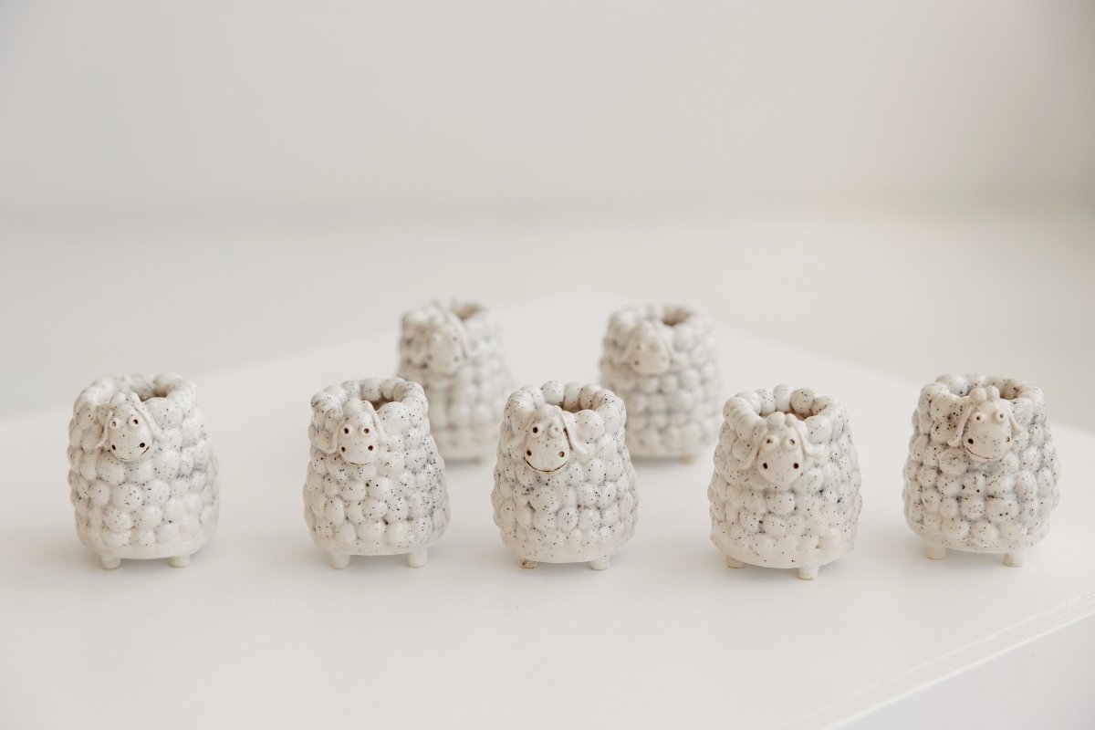 Miela-keramikine-avyte-vazele-zvakyde-dantu-krapstuku-indelis