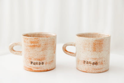 akmens-mases-puodelis-arbatai-pause-raku-darbo