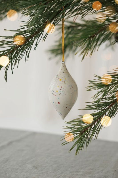 Keraminiai žaisliukai eglutei ,, Lašeliai” (skirtingų spalvų)