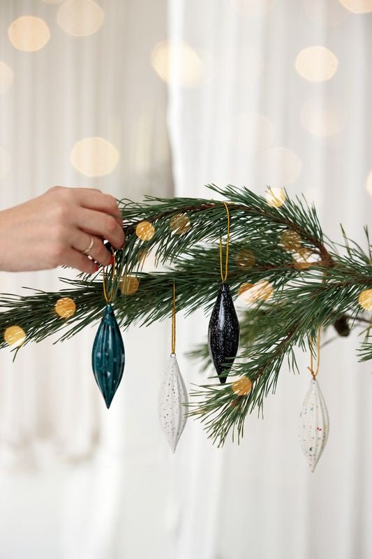 Keraminiai žaisliukai eglutei ,,Ledinukai” (skirtingos spalvos)