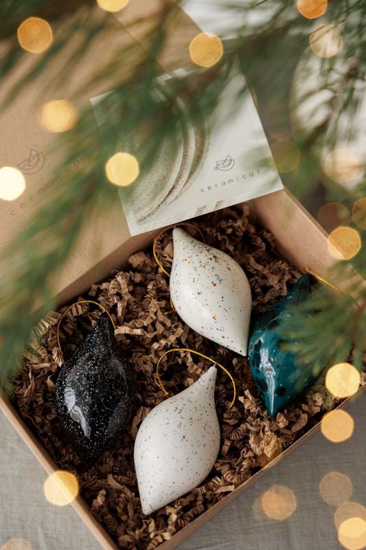 Keraminių žaisliukų eglutei ,,Lašeliai” rinkinys (4vnt)